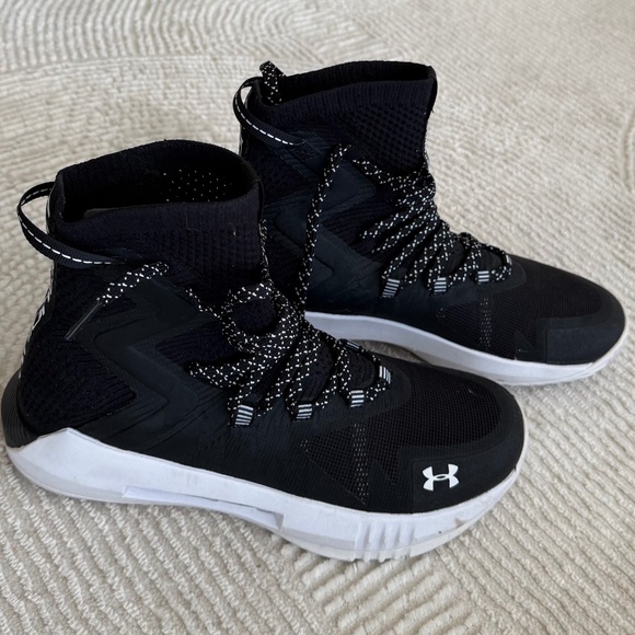 Under Armour women’s Highlight Ace 2.0 Volleyball Athletic Size 9 - Picture 7 of 8